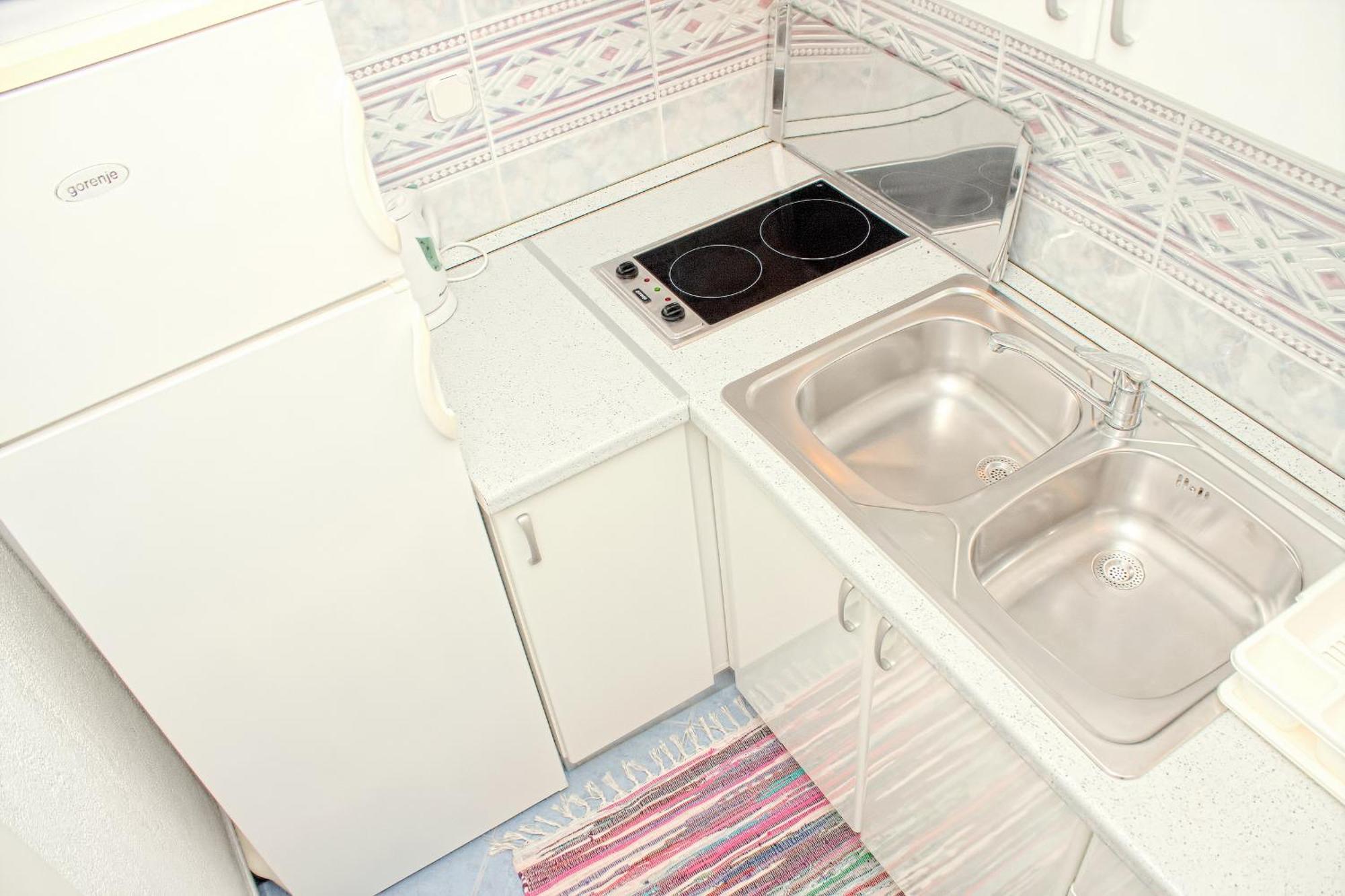 Apartments And Rooms Katarina Zivogosce Bilik gambar